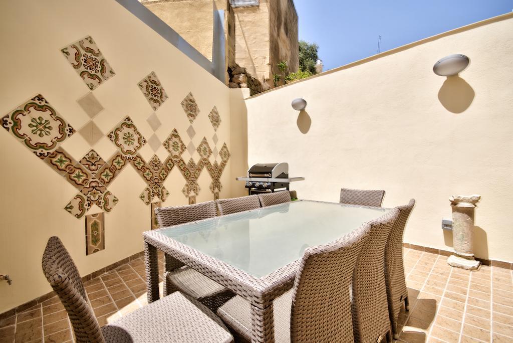 Amazing 4-Bedroom Sliema Town House With Jacuzzi Exterior foto